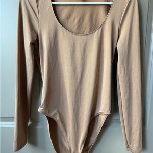 Topshop Long Sleeve Scoop Neck Bodysuit in Nude